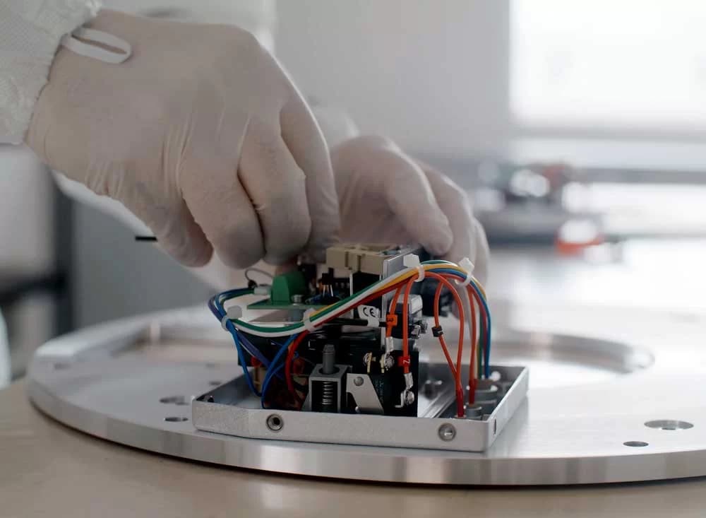 Scientific assembly in cleanroom environment