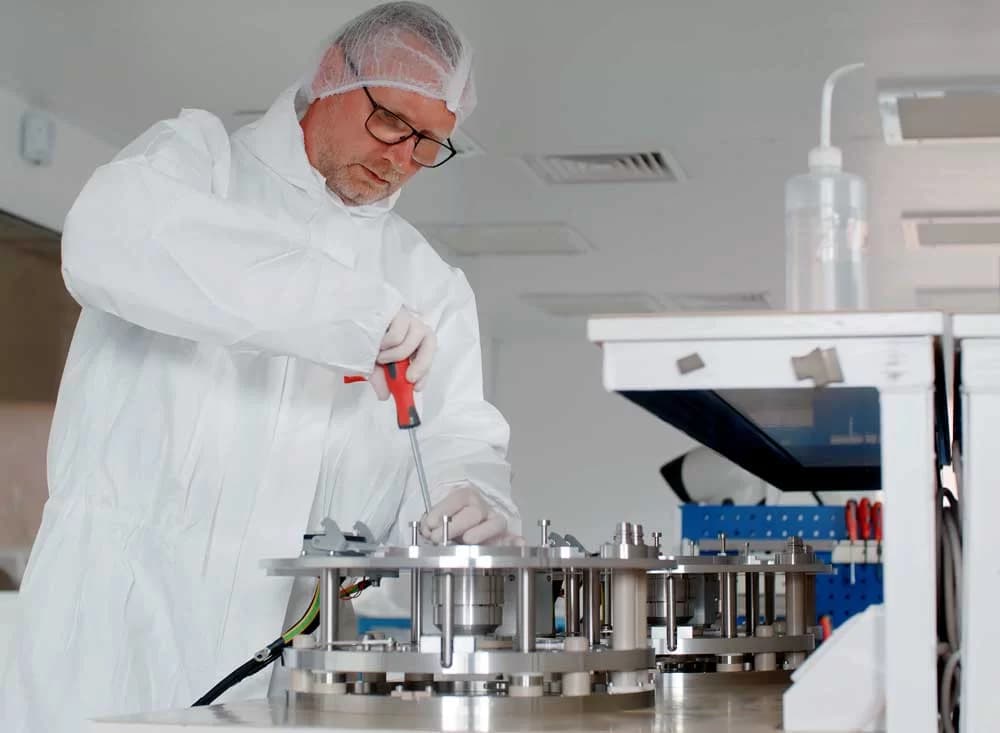 Aqueous UHV Cleaning